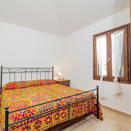 Appartamento Trilocale Le Canne 4 Posti Letto Con Giardino E Posto Auto Privato San Teodoro  Exteriör bild