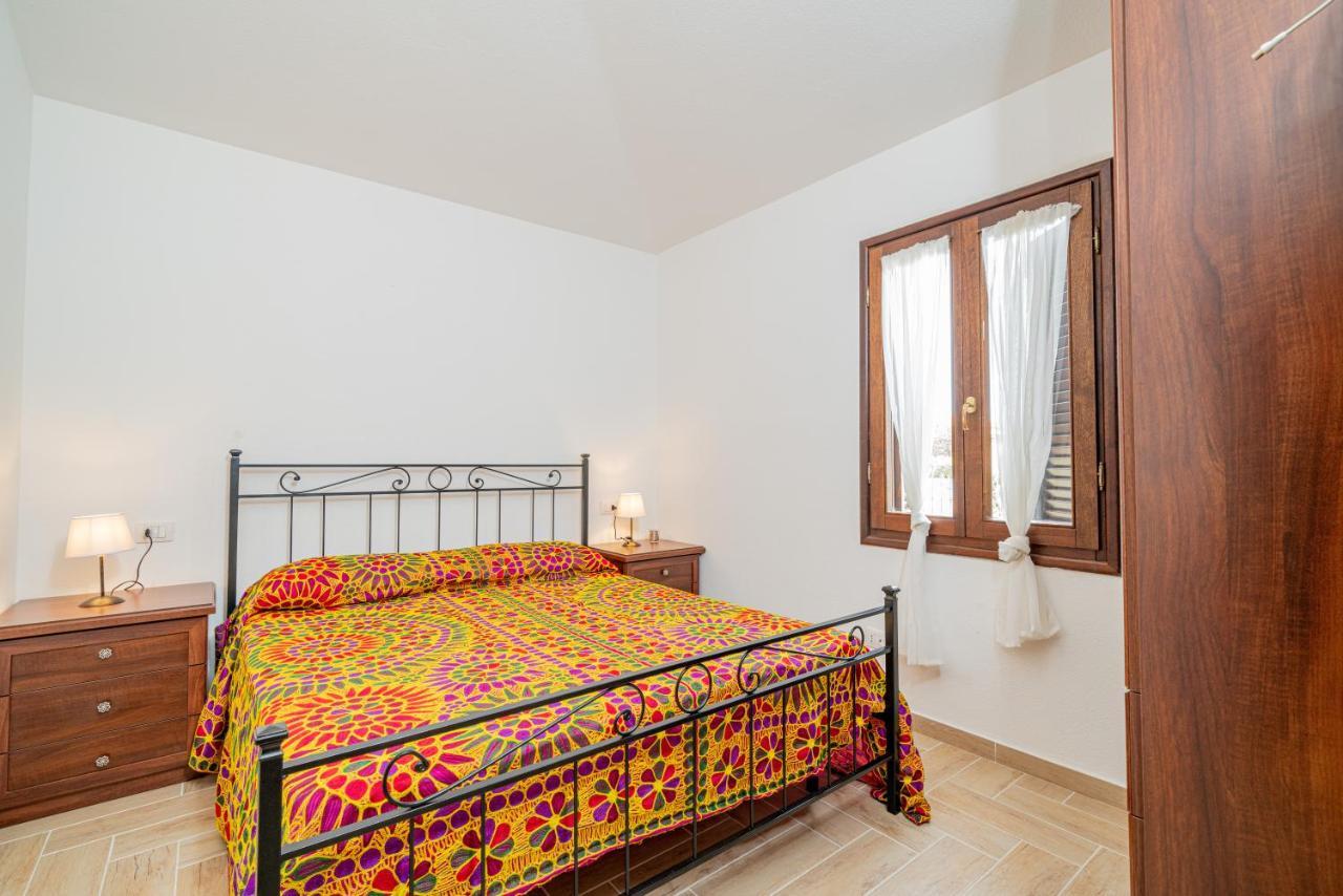 Appartamento Trilocale Le Canne 4 Posti Letto Con Giardino E Posto Auto Privato San Teodoro  Exteriör bild