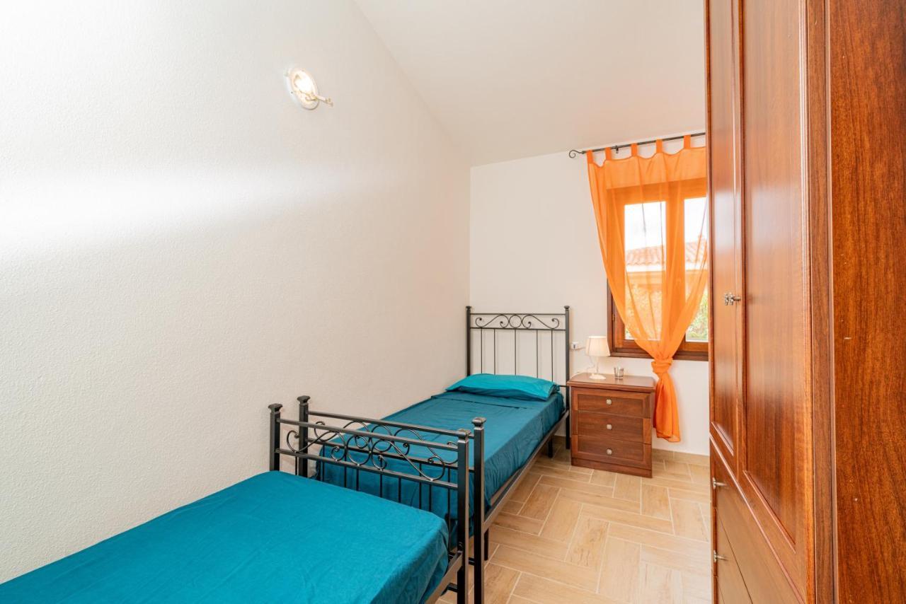 Appartamento Trilocale Le Canne 4 Posti Letto Con Giardino E Posto Auto Privato San Teodoro  Exteriör bild