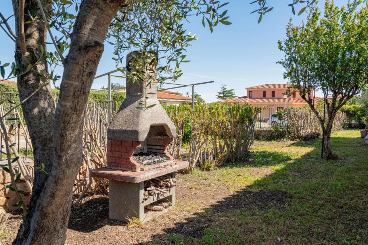 Appartamento Trilocale Le Canne 4 Posti Letto Con Giardino E Posto Auto Privato San Teodoro  Exteriör bild